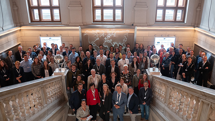 Gruppenfoto vom DUH Lab 2023 in der Aula der TU Graz